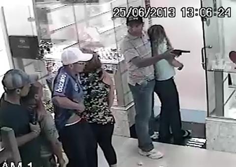 Polícia identifica mortos em assalto a joalheira do Carrefour